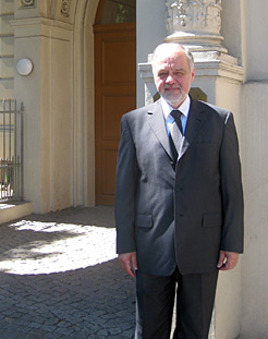 Arnold Knaust Arnold Knaust